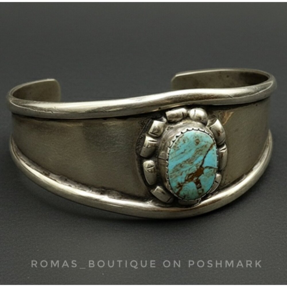 Vintage Native American Navajo turquoise and sterling silver cuff bracelet.